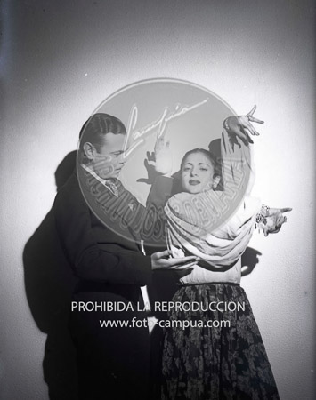 Retratos de Lola Flores en el estudio Campua