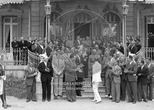 Franco recibe al Ayuntamiento de San Sebastián.