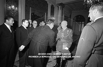 Audiencia en el Palacio de Pedralbes a la Junta Directiva de la Hermandad de Alféreces Provisionales de Barcelona.