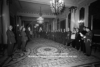Audiencia en el Palacio de Pedralbes a la Junta Directiva de la Hermandad de Alféreces Provisionales de Barcelona.
