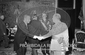 Franco recibe en audiencia a una Comisión de la Junta Directiva del Club Náutico de Madrid