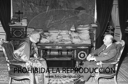 Audiencia de Franco al Cardenal Herrera Oria