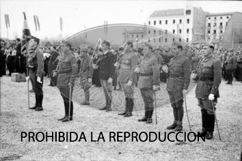 Imposición de la Cruz Laureada de San Fernando a Navarra