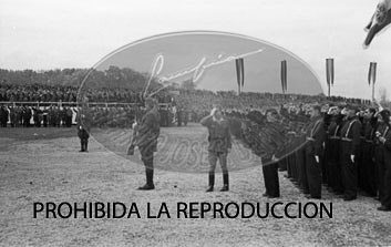 Imposición de la Cruz Laureada de San Fernando a Navarra