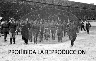 Imposición de la Cruz Laureada de San Fernando a Navarra