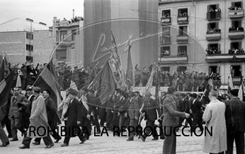Imposición de la Cruz Laureada de San Fernando a Navarra