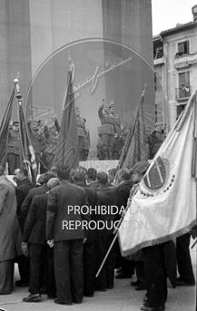 Imposición de la Cruz Laureada de San Fernando a Navarra