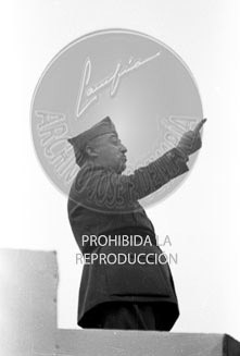 Imposición de la Cruz Laureada de San Fernando a Navarra