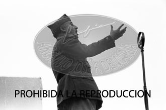 Imposición de la Cruz Laureada de San Fernando a Navarra