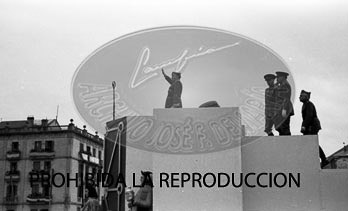 Imposición de la Cruz Laureada de San Fernando a Navarra