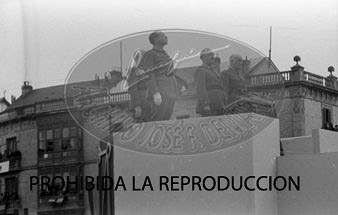 Imposición de la Cruz Laureada de San Fernando a Navarra