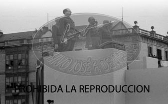 Imposición de la Cruz Laureada de San Fernando a Navarra