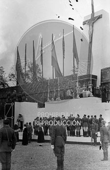 Imposición de la Cruz Laureada de San Fernando a Navarra