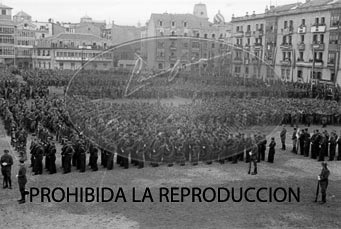 Imposición de la Cruz Laureada de San Fernando a Navarra