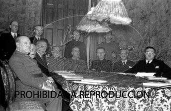 Reunion del primer gobierno de Franco