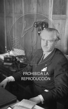Serrano Suñer en su despacho