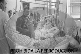 Franco visita el hospital de Burgos