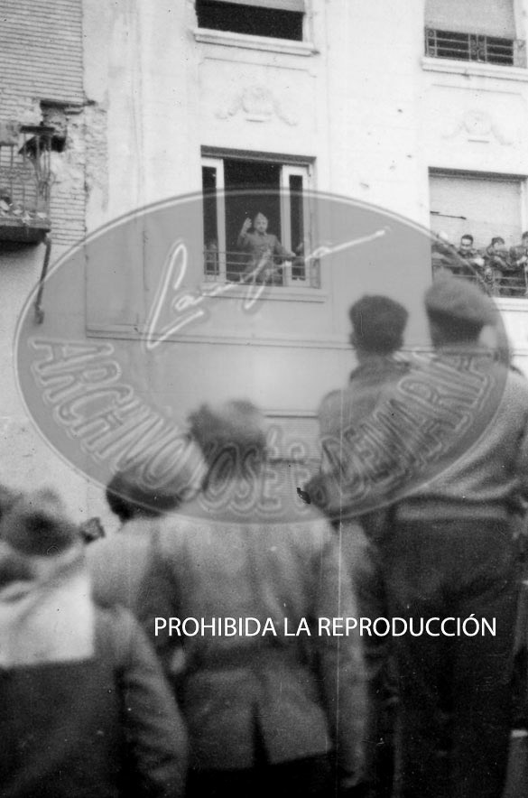 Franco con Yague entra en el recien conquistado Belchite