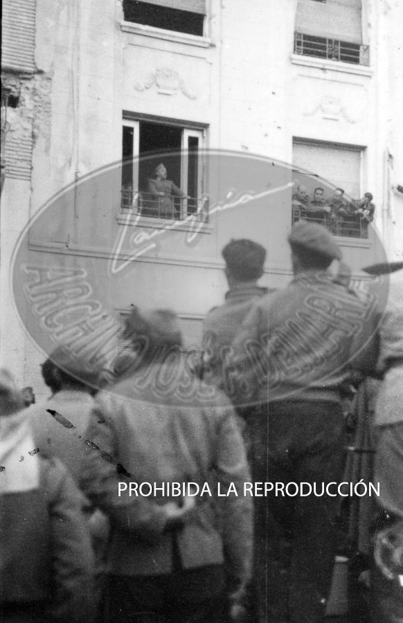 Franco con Yague entra en el recien conquistado Belchite