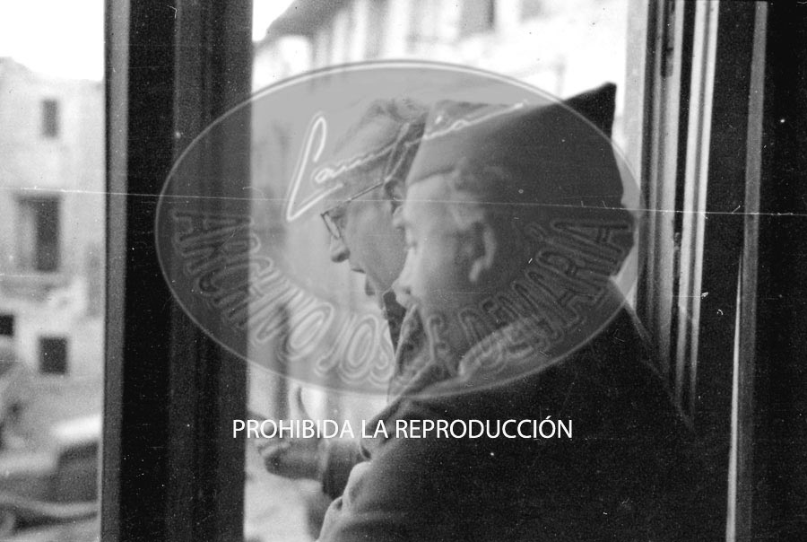 Franco con Yague entra en el recien conquistado Belchite