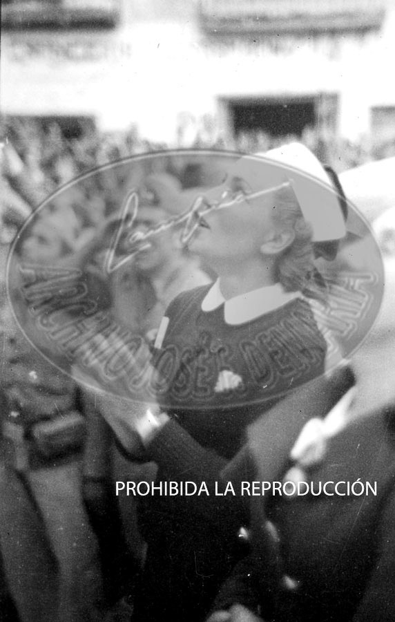 Franco con Yague entra en el recien conquistado Belchite