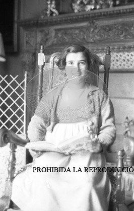 La familia Franco en su casa