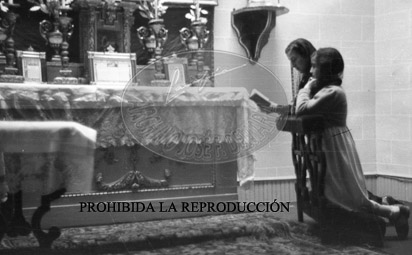 La familia Franco en su casa