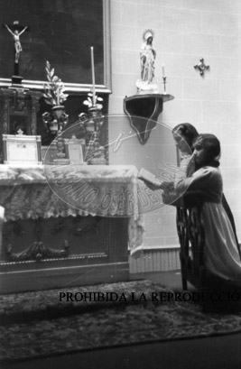 La familia Franco en su casa