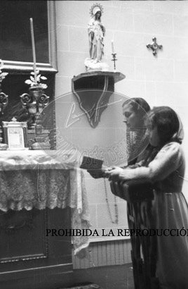 La familia Franco en su casa