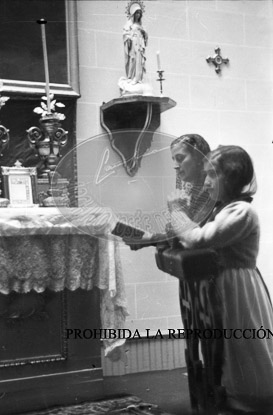 La familia Franco en su casa
