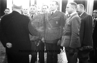 Pamplona, imposición de condecoraciones y visita al hospital