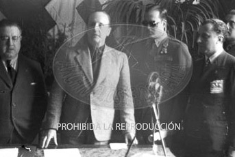 El teniente Ojinaga recibe el titulo de Ingeniero