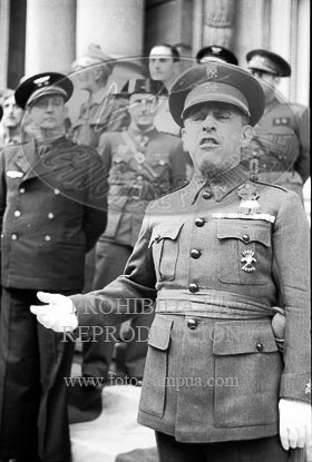 Exposiciión de material de guerra