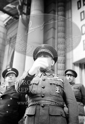Exposiciión de material de guerra
