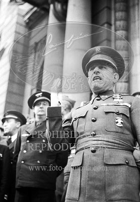 Exposiciión de material de guerra