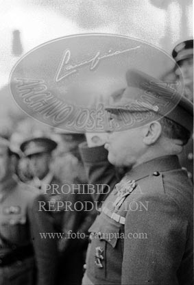 Exposiciión de material de guerra