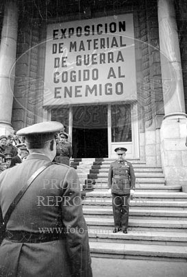 Exposiciión de material de guerra
