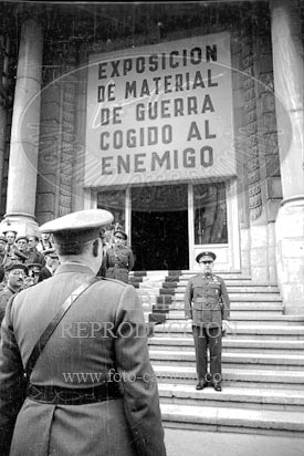 Exposiciión de material de guerra