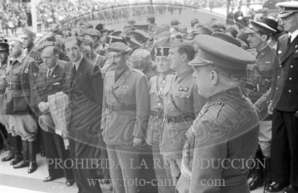 Exposiciión de material de guerra