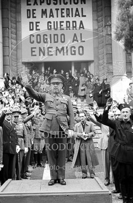 Exposiciión de material de guerra