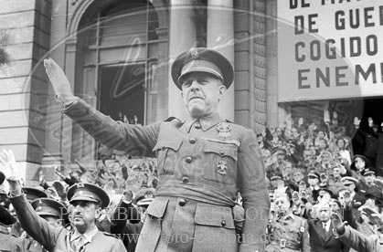 Exposiciión de material de guerra