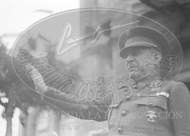 Exposiciión de material de guerra