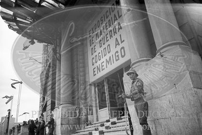 Exposiciión de material de guerra