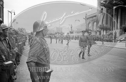 Exposiciión de material de guerra