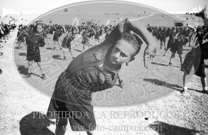Concentracion de la OJE en Sevilla, 1938