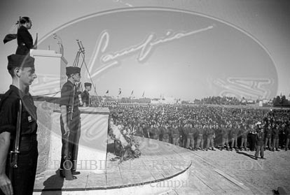 Concentracion de la Falange y de la OJE en Sevilla, 1938. Queipo de Llano, Fernandez Cuesta
