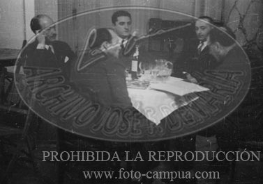 Reunion en Sevilla seccion femenina y periodistas