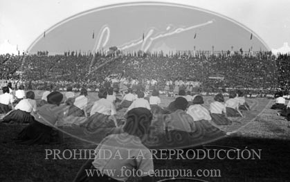 Concentracion de la Falange y de la OJE en Sevilla, 1938. Campamento 29 de Octubre