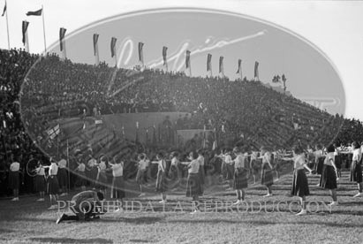 Concentracion de la Falange y de la OJE en Sevilla, 1938. Campamento 29 de Octubre