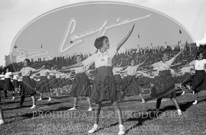 Concentracion de la Falange y de la OJE en Sevilla, 1938. Campamento 29 de Octubre